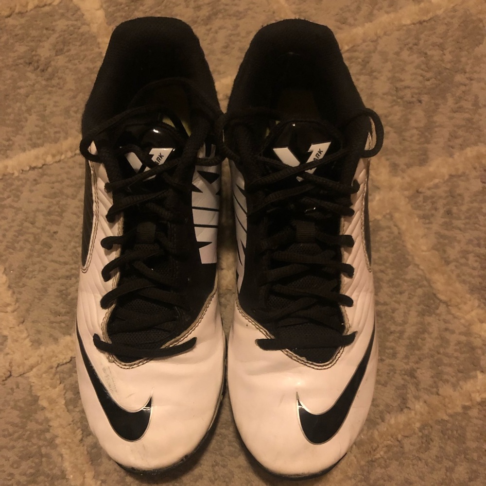 Men’s Nike Shark Size 8 cleats